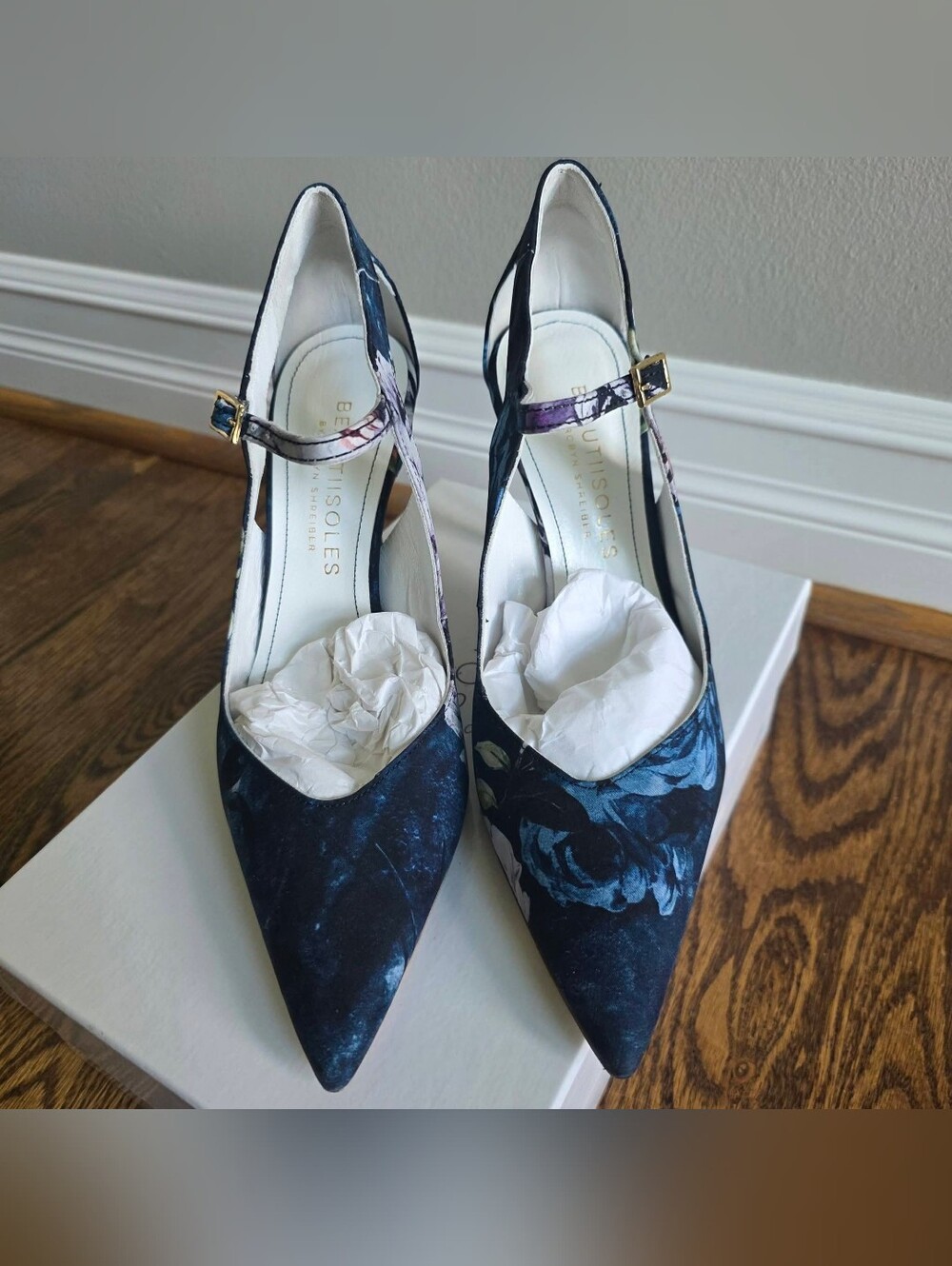 NEW Beautiisoles Agnese Pumps Size 8M Navy Floral Print - Picture 3 of 8